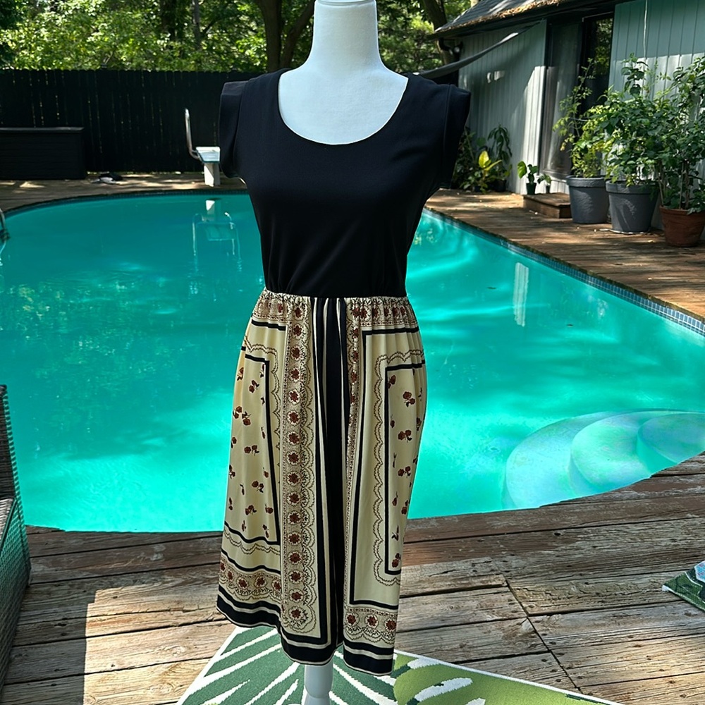 Vintage size small knee length sleeveless dress